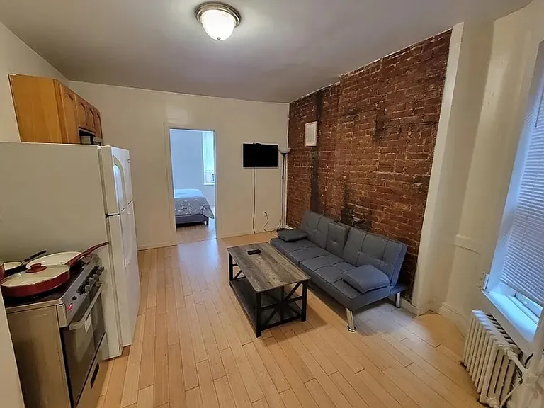 529 W 48th St #15 — Photo 1