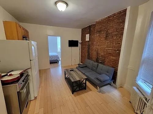 529 W 48th St Photo 1