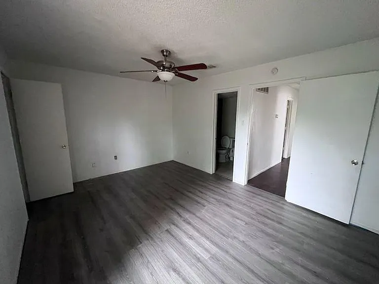 1701 Windsong Ln — Photo 10