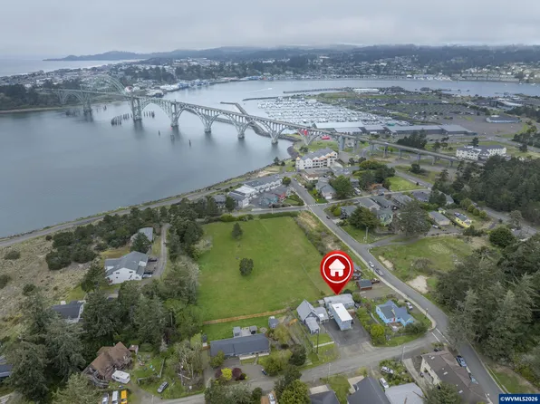220 SW 29th St, Newport, OR 97365