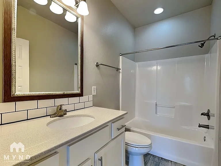 138 E Sycamore St #138 — Photo 17