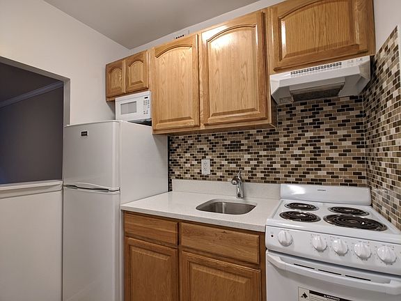 3rd image of 210 E 29th St APT 3D