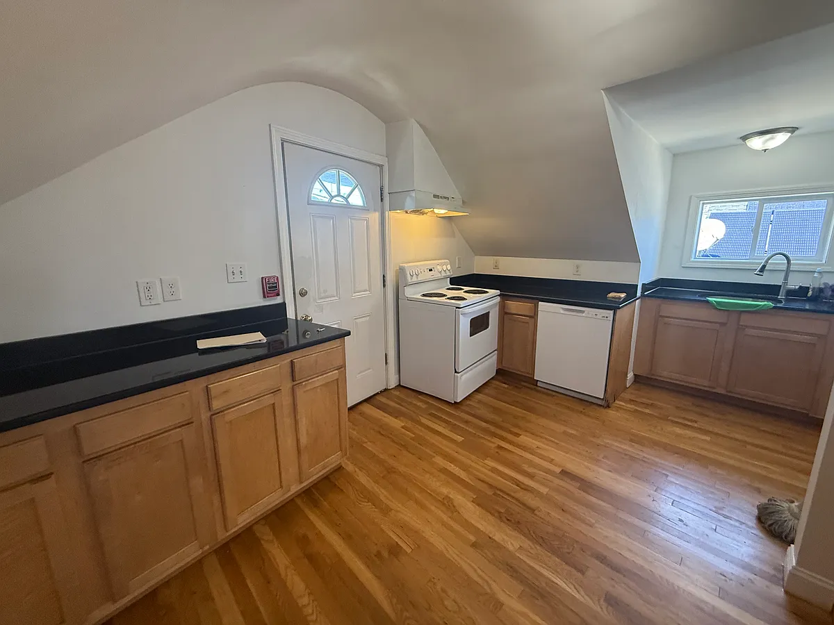 Building Photo - 69 Beacon St #3