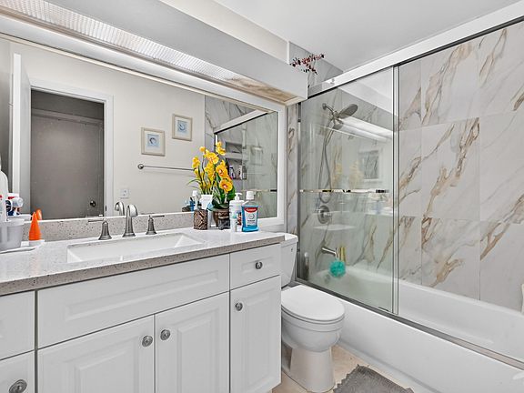 2nd image of 4587 Carambola Cir S