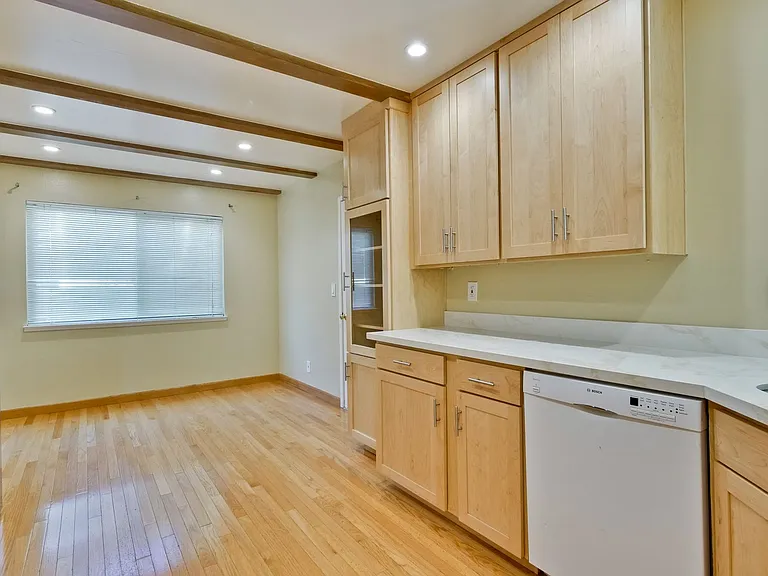 1084 Bluebird Ave — Photo 10