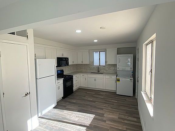 3rd image of 5221 Del Monte Ave