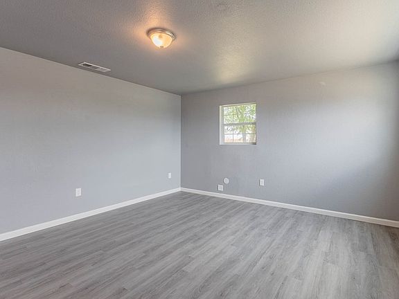 2nd image of 711 Snyder St