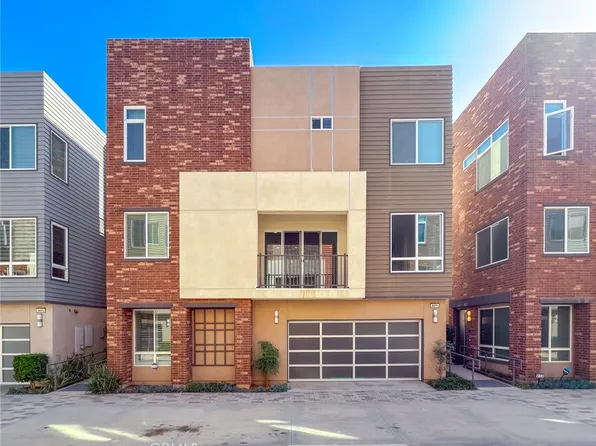 809 Brickyard Ln, Costa Mesa, CA 92627