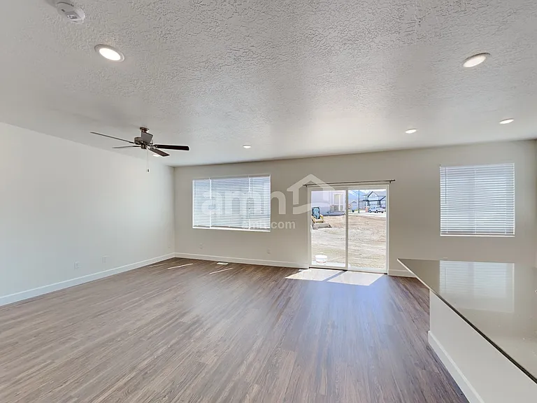 2184 E Silverado Ln — Photo 5