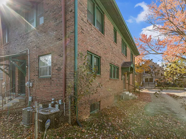 5607 Broadway St — Photo 31