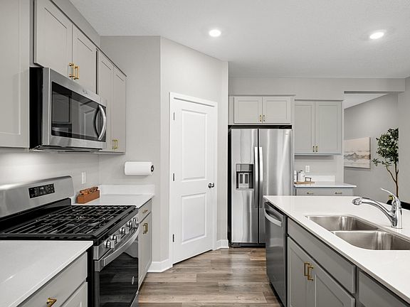 4th image of 2020 Aloha Ave
