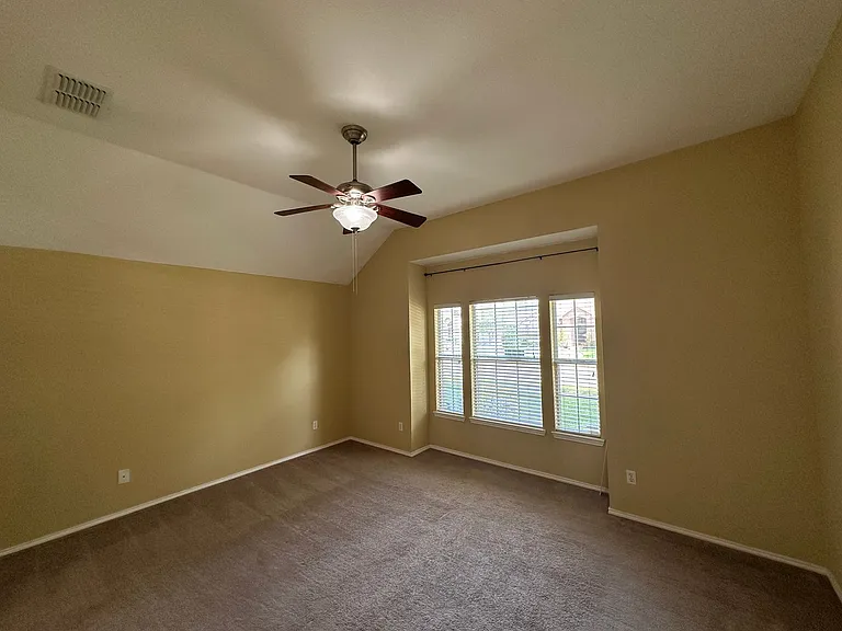 10701 Nashville Dr — Photo 11