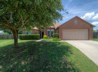 346 Sweet Leaf Ln, Lake Dallas, TX 75065