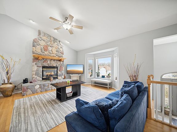 2nd image of 816 Southern Woods Pl SW