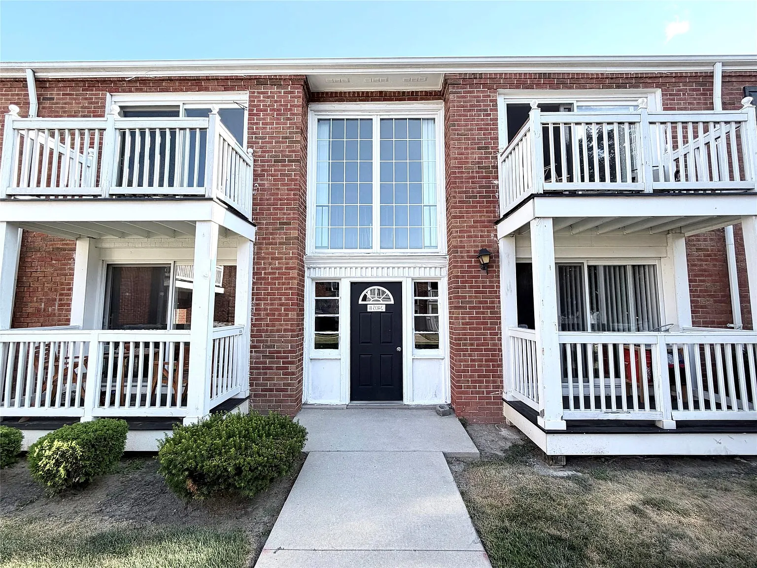 2 bed, 1.0 bath, 807 sqft, $1,550 — Photo 1