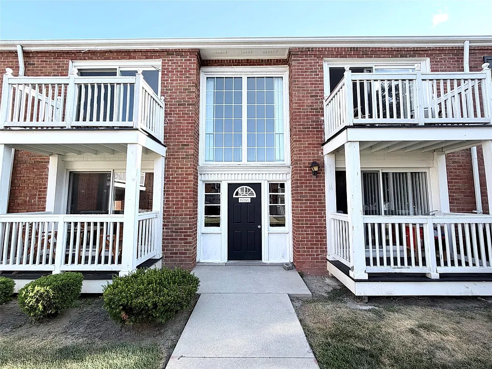 2405 Torquay Ave #207