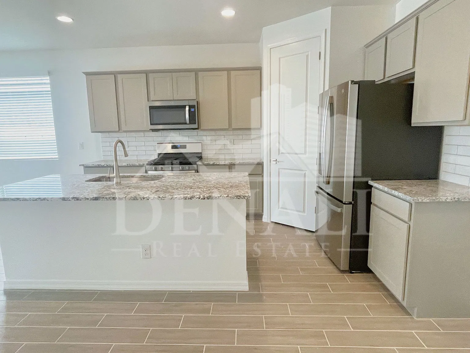 4 bed, 3.0 bath, 2071 sqft, $2,695 — Photo 3