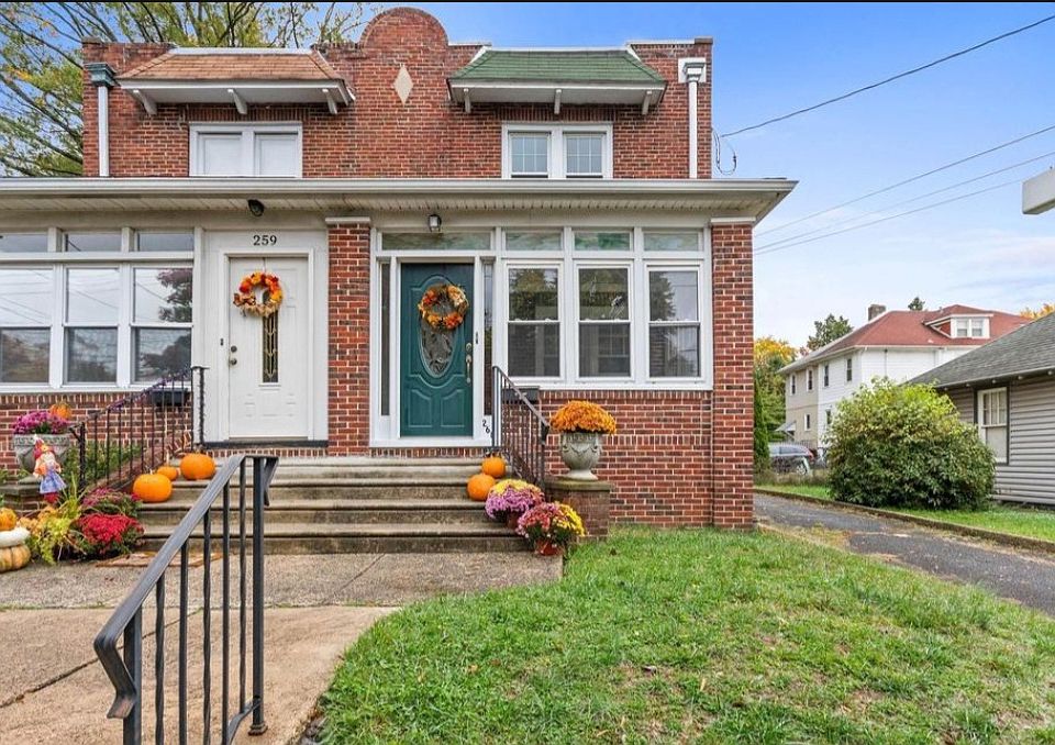1st image of 261 W Franklin Ave