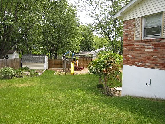 3rd image of 13229 Hawthorn Ln