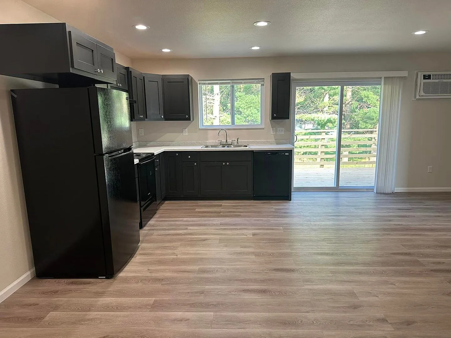 3 Bedroom Duplex — Photo 3