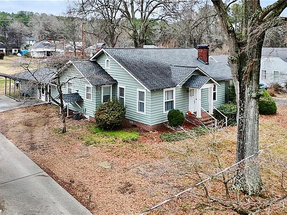 3rd image of 140 1st St NE