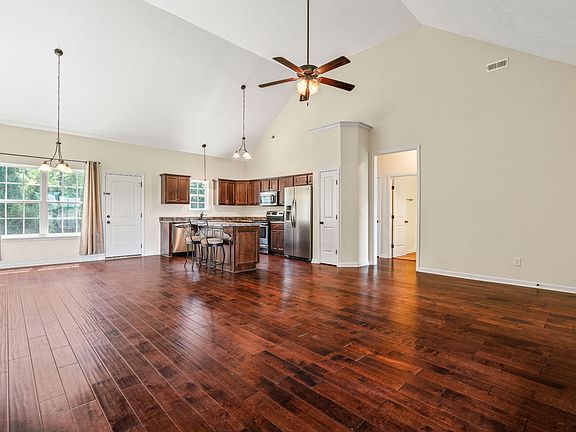 3rd image of 1329 Round Rock Dr