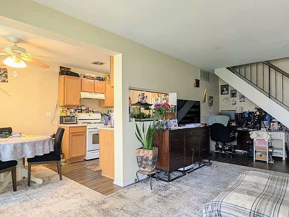 4th image of 336 Farmingdale Cir