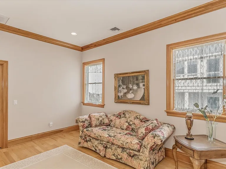 672 Dune Rd — Photo 24