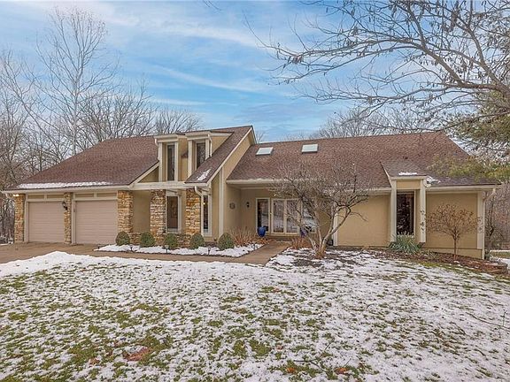 2nd image of 15463 Overbrook Ln