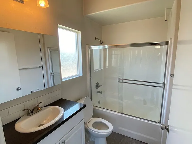 251 Robinson St — Photo 45