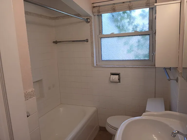 4558 Hooker St — Photo 8