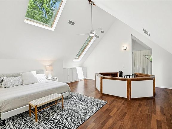 23rd image of 2965 Pond View Ct