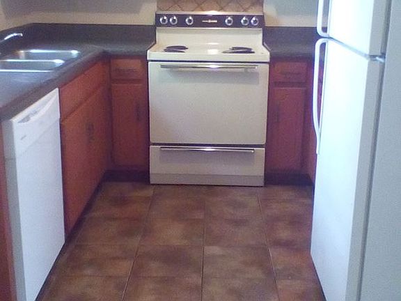 3rd image of 123 Helen Cir #D