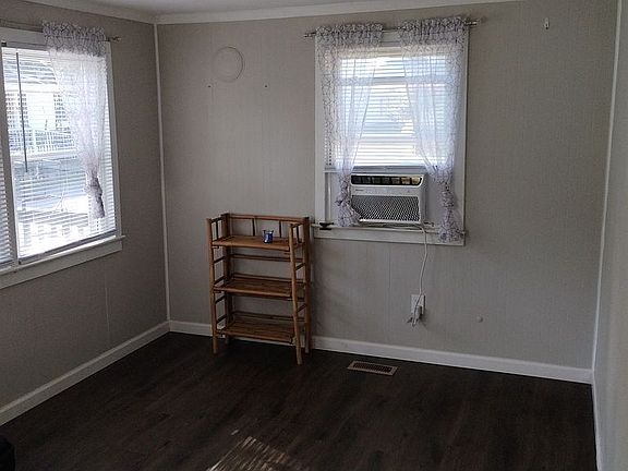 3rd image of 413 New St