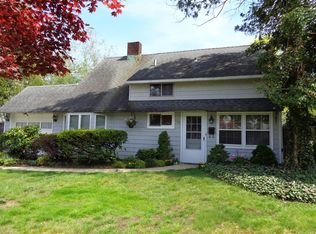 148 Land Ln, Westbury, NY 11590