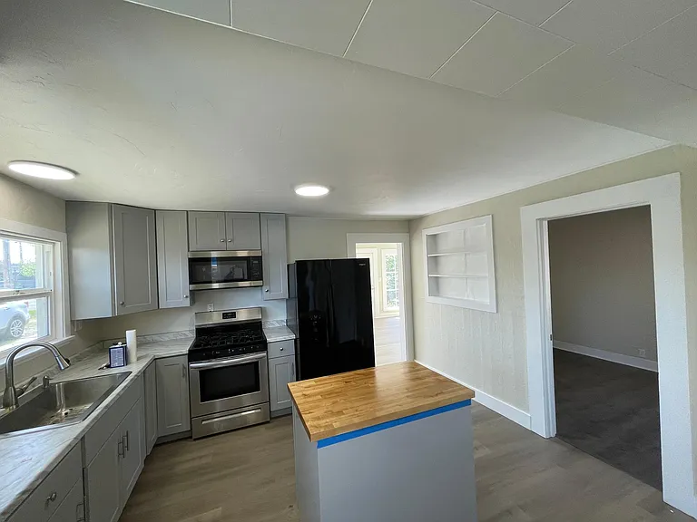 3241 Trinity St — Photo 2