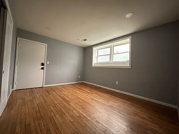 3 bed, 1200 sqft, $1,950 — Photo 2