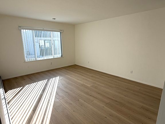 3rd image of 1635-1637 Leavenworth St #304