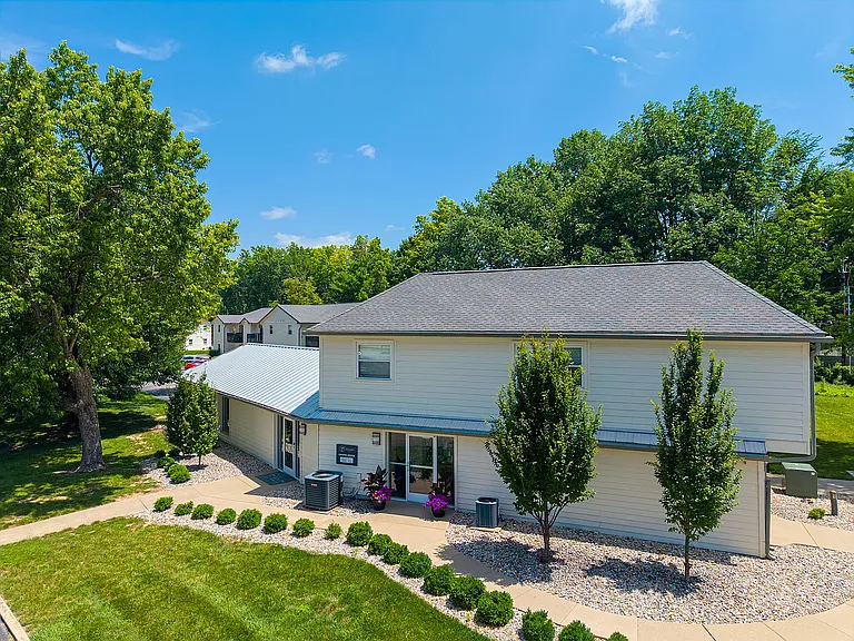 Building exterior & landscaping