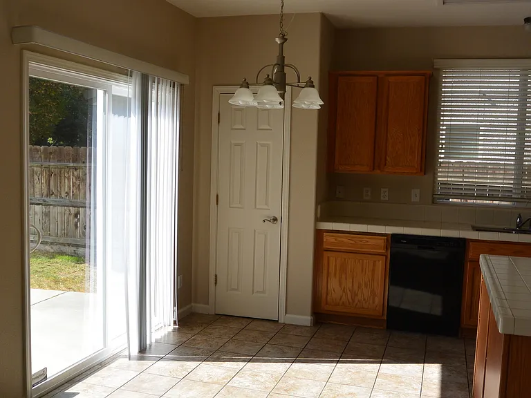 3337 W Tyler Ave — Photo 9