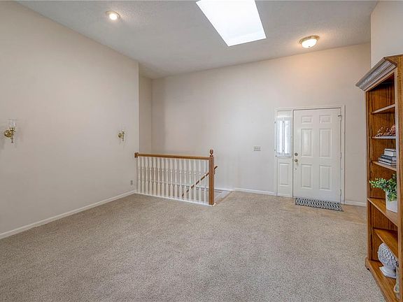 5th image of 15715 Travis St