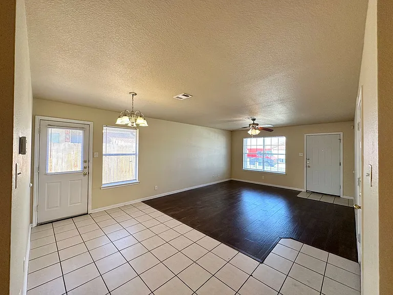 4304 Elms Run Cir — Photo 6