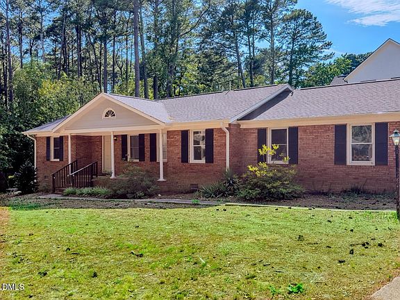3rd image of 933 Greenwood Cir