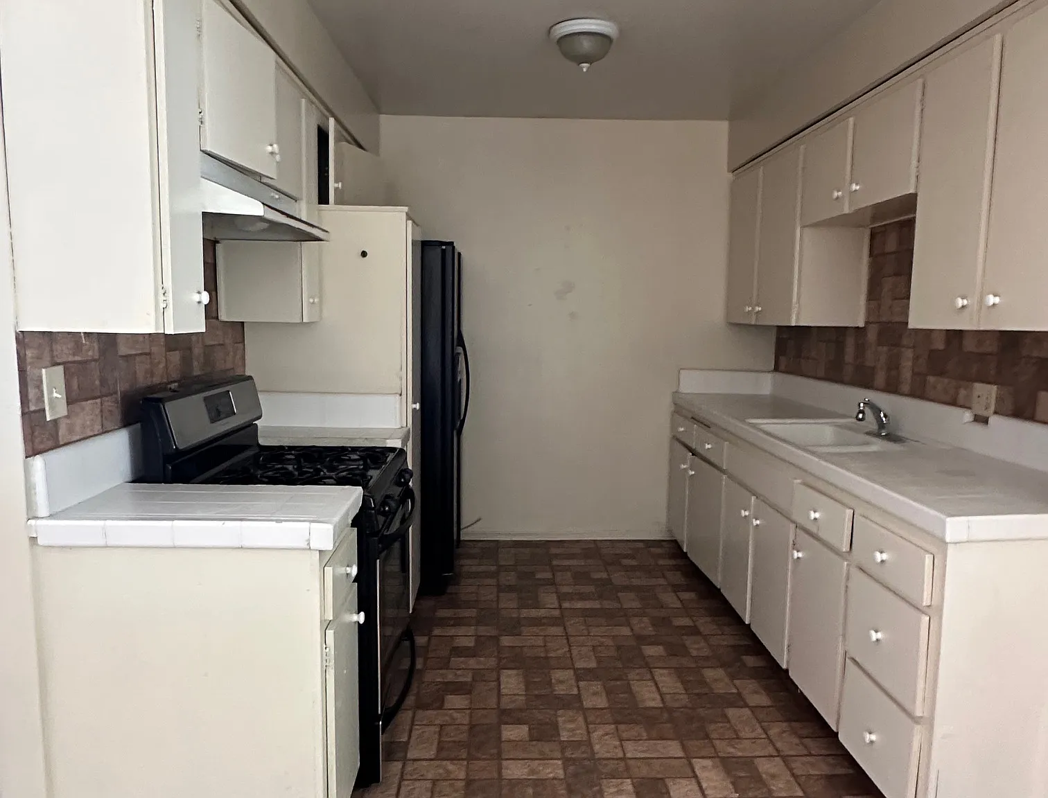 3 bed, 1100 sqft, $3,000 — Photo 4