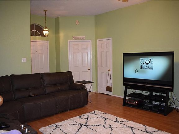 4th image of 319 Victoria Dr