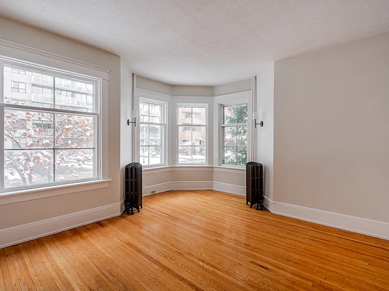 120 Wurtemburg St — Photo 11