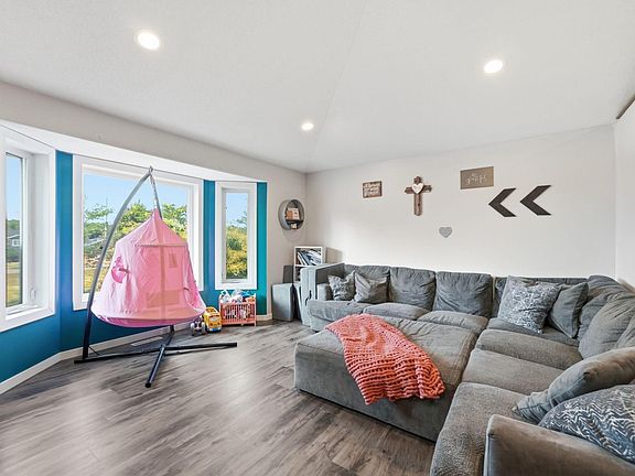 4th image of 103 White Tail Ln