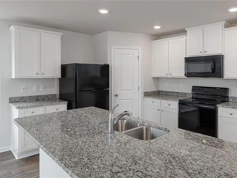 2106 Briar Run Dr — Photo 7