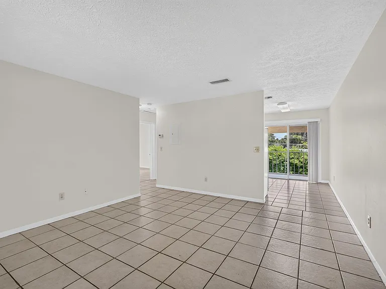 708 SW Gardens Blvd — Photo 12