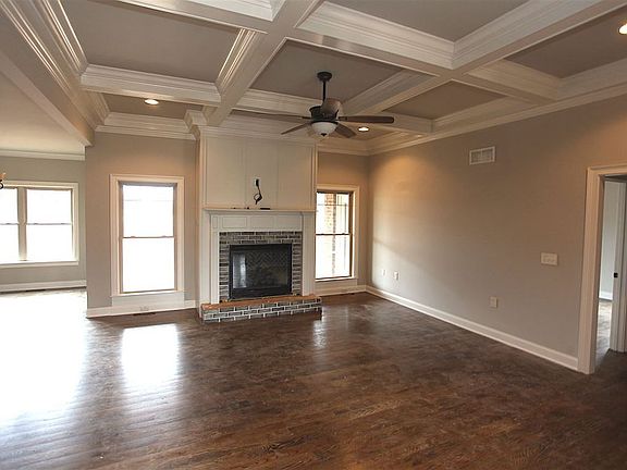 3rd image of 650 Diamond Peak Dr
